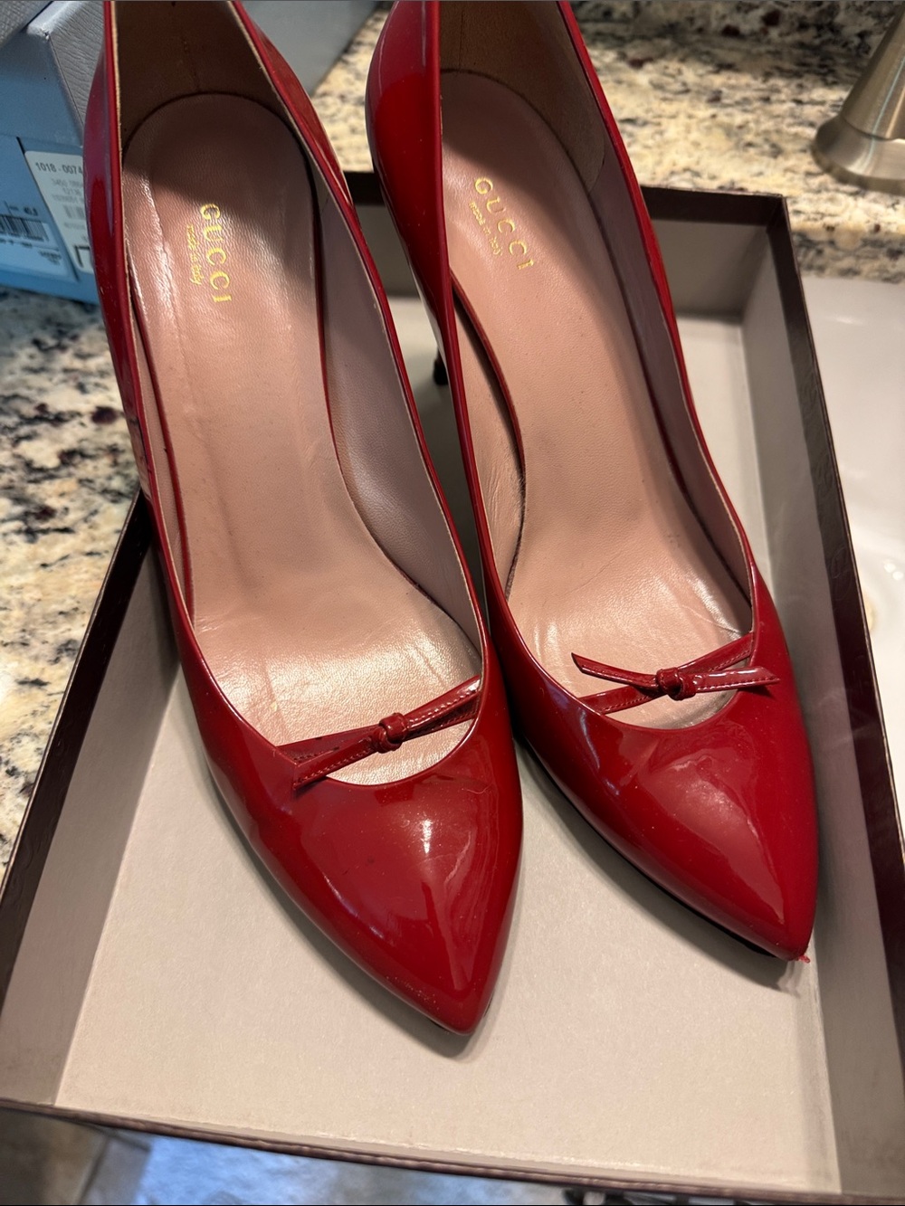 Gucci Red Patent Leather Pointed Pumps with Knot Accent 40.5